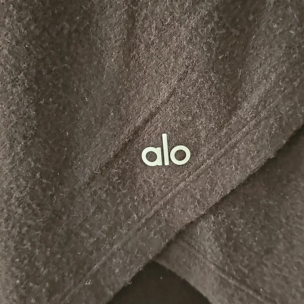 NWT- Alo Embrace Long Sleeve Cross Street - Picture 3 of 6